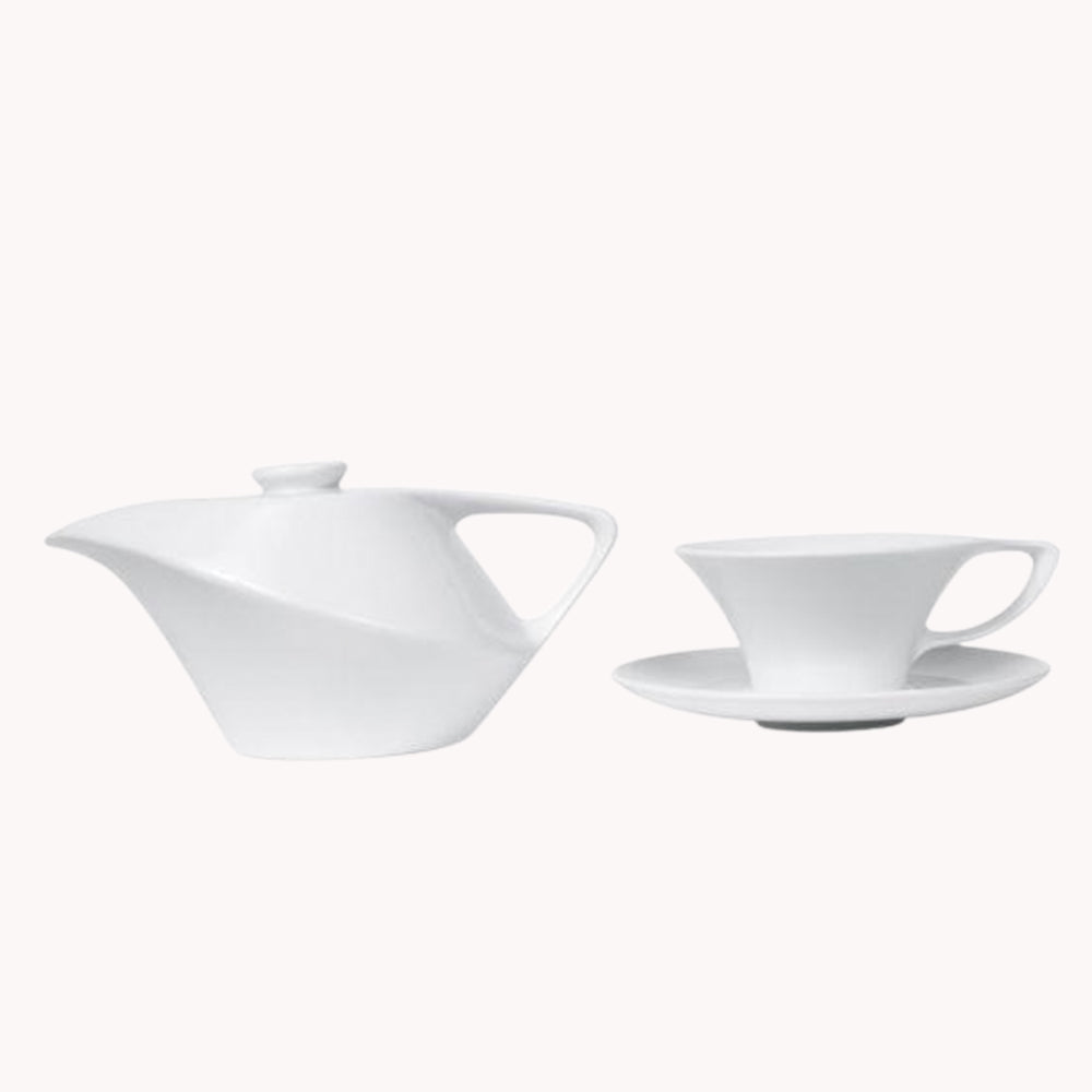 كوب شاي وصحن من مجموعة كالا