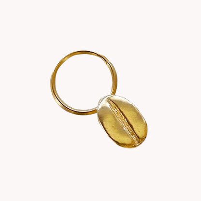 ميدالية مفاتيح حبة القهوة الذهبية