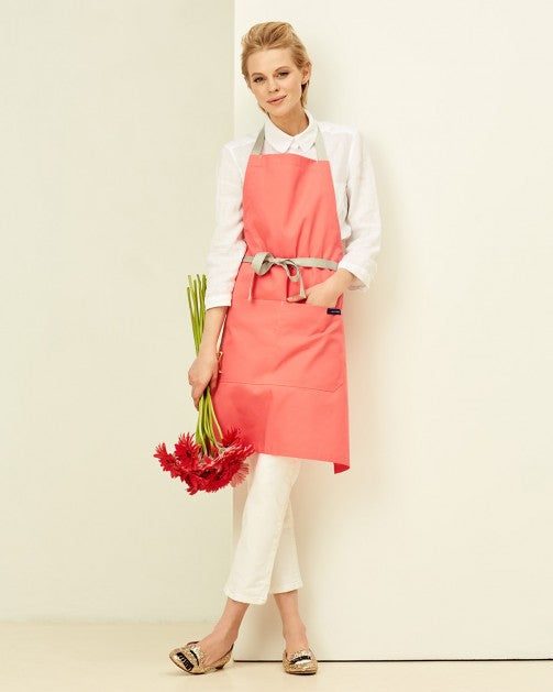 Lucio Verso Coral Classic Apron / مئزر كلاسيكي مرجاني من لوتشو ڤيرسو