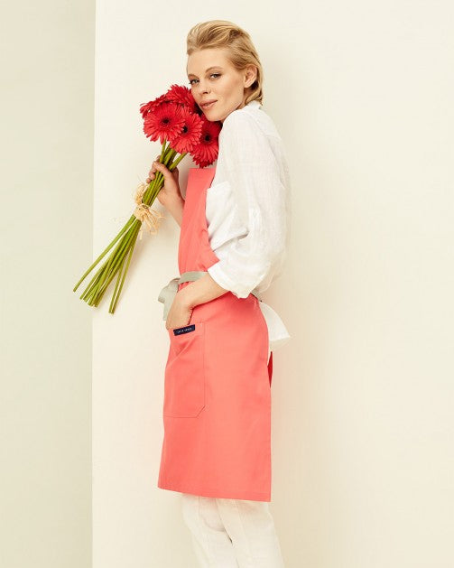 Lucio Verso Coral Classic Apron / مئزر كلاسيكي مرجاني من لوتشو ڤيرسو