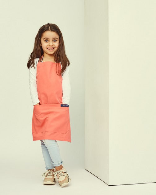 ​مئزر مرجاني للأطفال من لوتشو ڤيرسو / Lucio Verso Coral Kids Apron