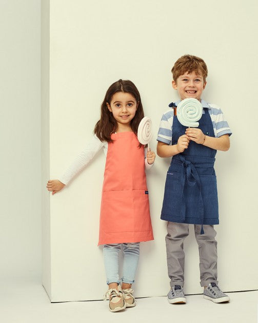 ​مئزر مرجاني للأطفال من لوتشو ڤيرسو / Lucio Verso Coral Kids Apron